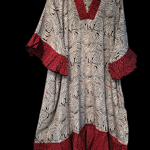 ONE SIZE V-neck beautiful soft fabric Custom made lounge or relaxing dress. - Picture 4 of 8